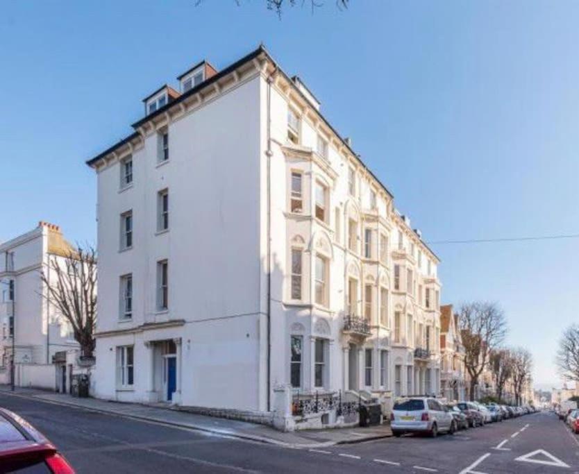 Beautiful Flat Perfect For A Seaside Break! Apartment Brighton Bagian luar foto